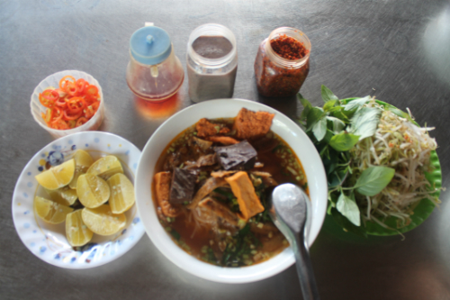 489-1-bun-rieu-cua-va-com-tam-o-con-dao