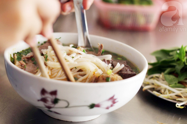 435-6-5-quan-bun-bo-hue-o-ha-noi-da-duoc-cong-dong-mang-kiem-chung-la-ngon-tuyet