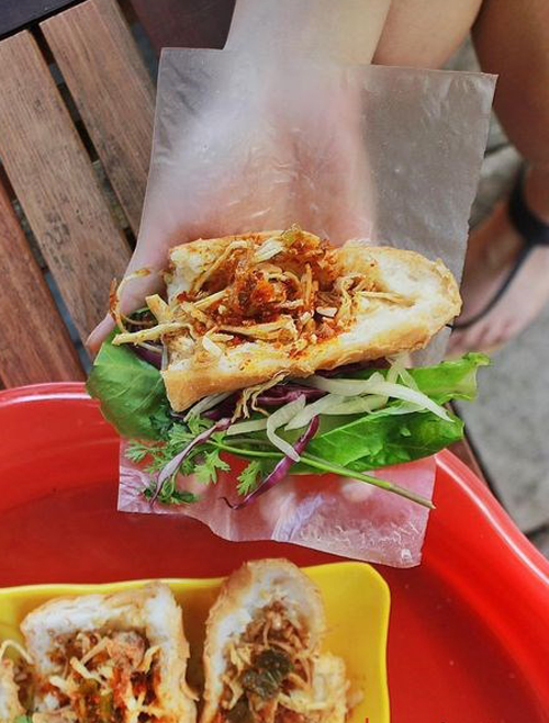 465-1-chay-nuoc-mieng-voi-banh-mi-moi-la-nhieu-nguoi-chua-biet-o-ha-noi