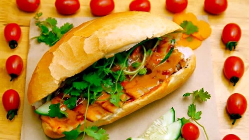 465-2chay-nuoc-mieng-voi-banh-mi-moi-la-nhieu-nguoi-chua-biet-o-ha-noi