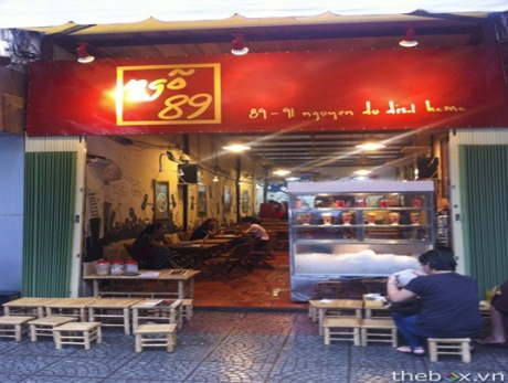 Trà chanh ‘chém gió’ và nem chua rán ở Sài Gòn
