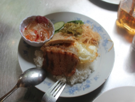 Bún riêu cua và cơm tấm ở Côn Đảo