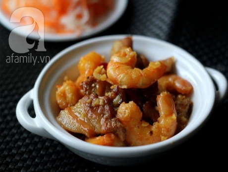 Thịt ba chỉ ram tôm đậm đà ngon cơm