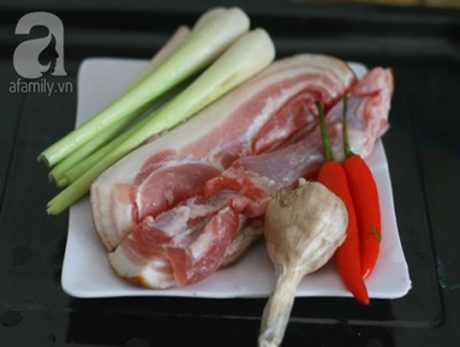 Thịt heo xào sả ớt cho bữa tối đưa cơm