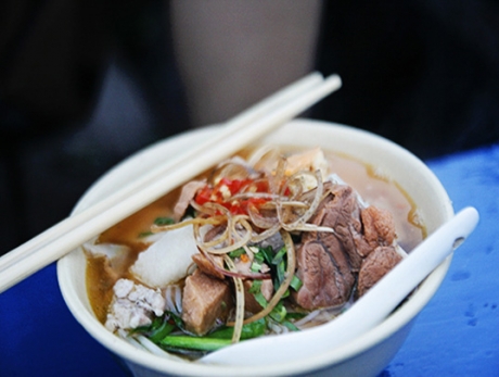 Bún riêu cua - món dân dã ở đường phố Sài Gòn