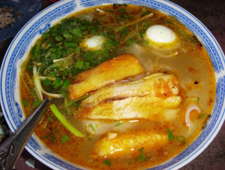 Bánh canh cá lóc, hương vị cố đô