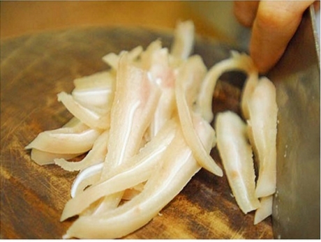 Cách luộc dạ dày, tai, lòng lợn trắng giòn đơn giản nhất