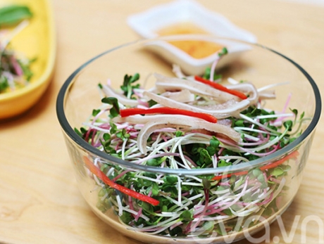 Salad rau mầm tai heo đầy hấp dẫn