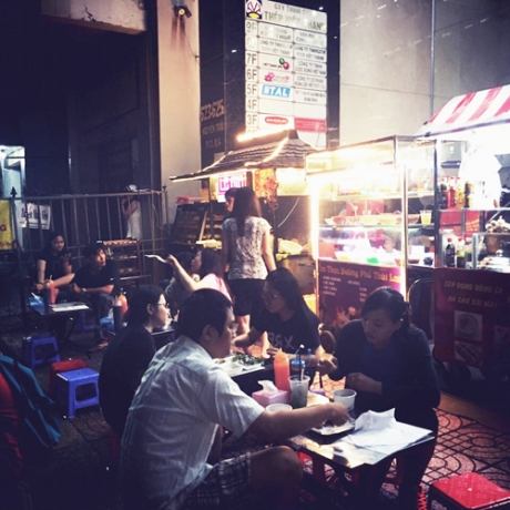 Quán đậu hũ thối đông khách giữa lòng Sài Gòn